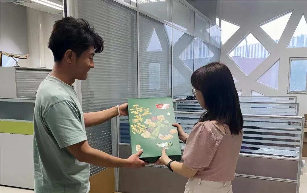 端午节至 “粽”享美好 | “宝盈基金官网柏年基金”捐赠人王柏年先生送来了一份特别的礼物